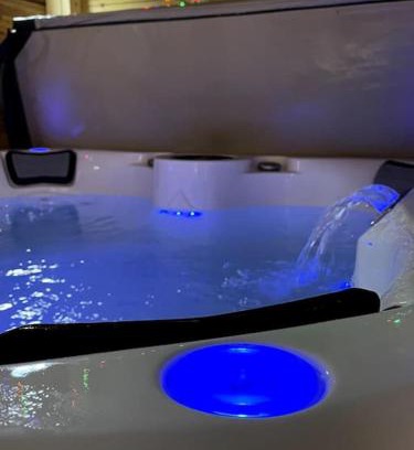 Lincoln House | Central area terraced house with private hot tub