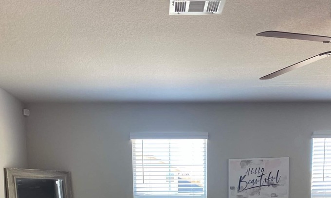 Austin House | CENTRAL AUSTIN HOME LOCATED MINUTES AWAY FROM THE AIRPORT, TESLA, AND DOWNTOWN