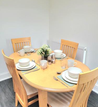 Banbury Apartment | Central Banbury 2Bed Flat Parking with CCTV M40 links