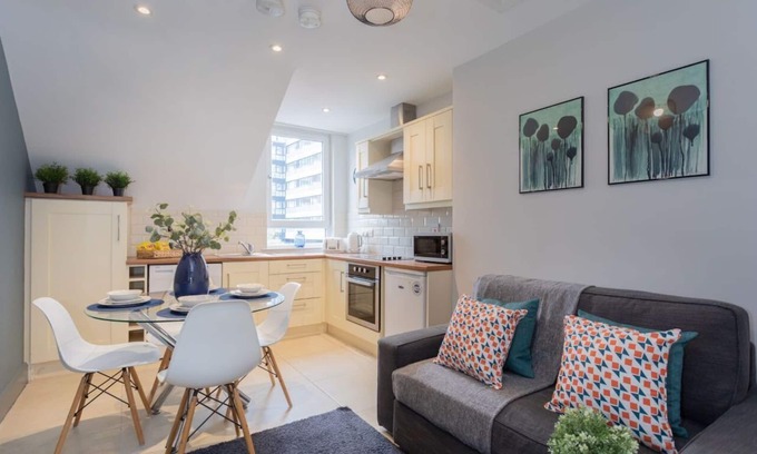 Queens Quarter Apartment | Central Belfast Apartments: 7 Camden Street