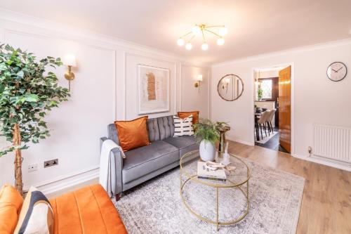 Acocks Green House | Central Birmingham Luxury House, Sleeps 6 people - 10 mins from Solihull NEC, JLR, BHX Airport, Resorts World