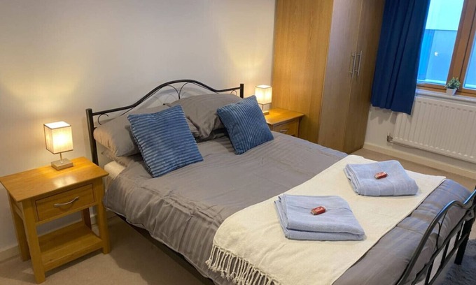 Bristol Floating Harbour Apartment | Central Bristol*Long Stay Discounts