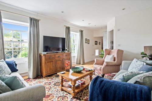 New Forest District Apartment | Central Brockenhurst flat near pubs & trails
