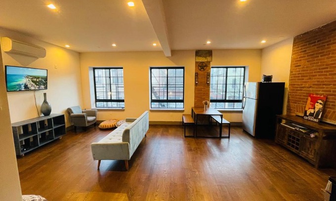 Bedford-Stuyvesant Apartment | Central Brooklyn Loft. 4 stops to Manhattan.