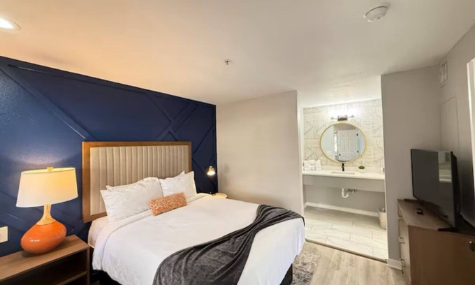 Garden Hills House | Central Buckhead Apartment