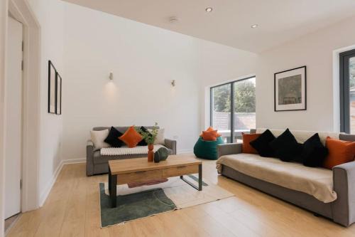 Gateshead House | Central Cambourne Place Retreat