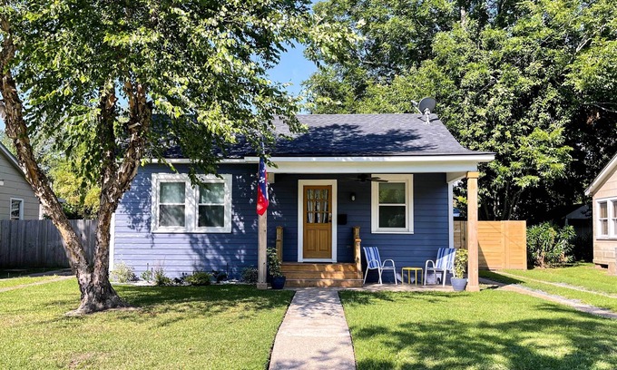 Lafayette Cottage | Central Cottage w/Grill, 1 Mi to Cajun Field