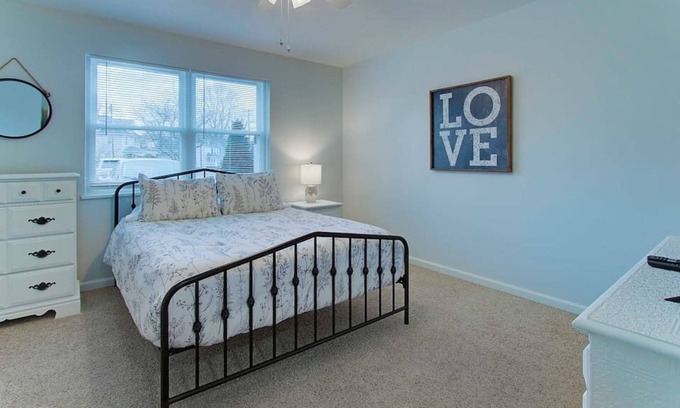 North Canton Apartment | Central & Cozy 1BR near Hall of Fame/Airport