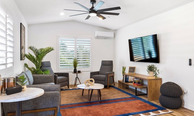 Central Escondido Condo | Central Escondido 1BR/1BR with King Bed & W/D in Unit