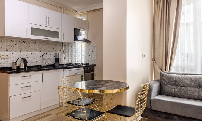 Mecidiyekoy Apartment | Central Flat Near Metro and Trump Mall in Sisli