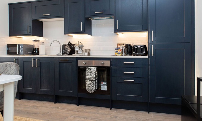 Cathays Apartment | Central Flats in Cardiff with Parking