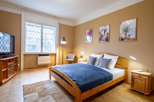 Sashegy Apartment | Central - Free parking - Green