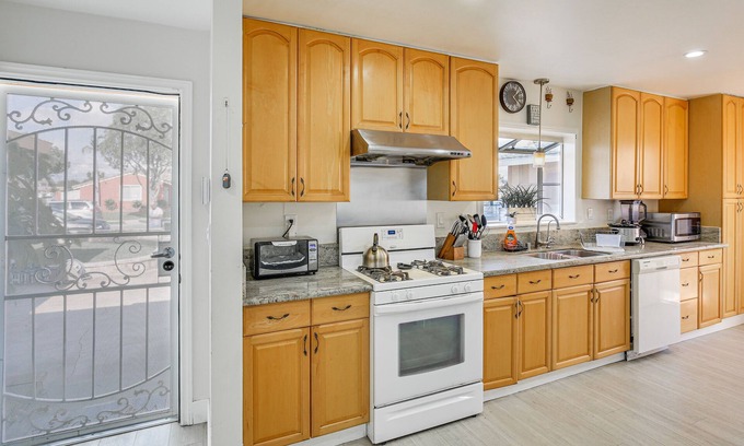 Buena Park House | Central Home w/Grill < 3 Mi to Knott's Berry Farm