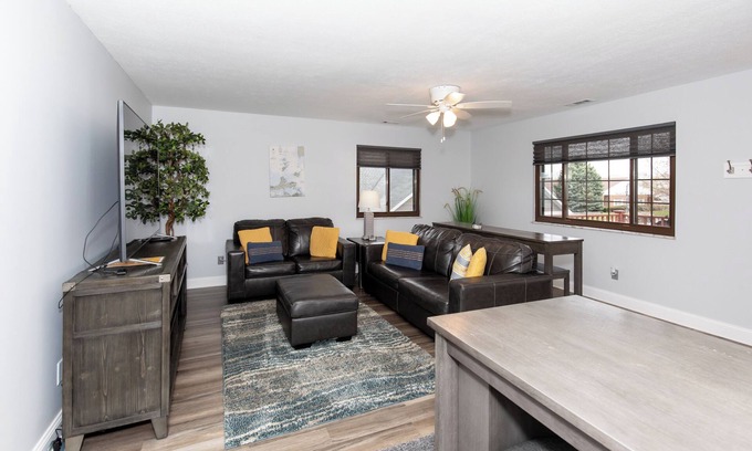 Huron Apartment | Central Huron Modern Apartment !