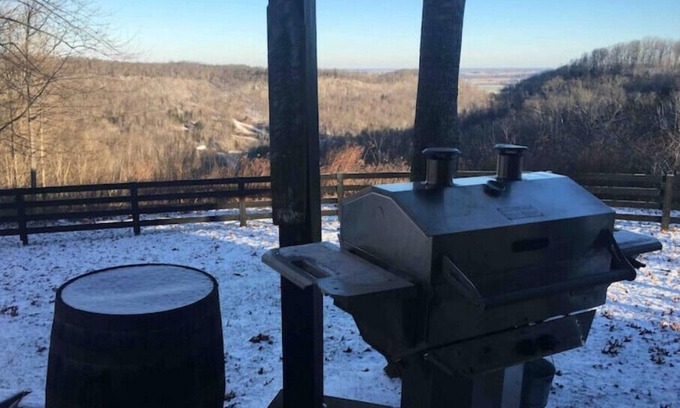 Campbellsville Cabin | Central Ky cabin with a beautiful view. Near Bourbon Trail & local festivals