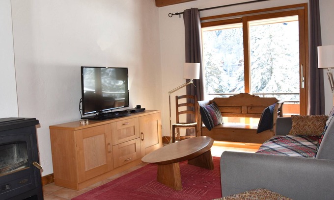 Pralognan-la-Vanoise Apartment | Central Location - Panoramic Views - Ski-In Access - Spacious Chalet Apartment for 6
