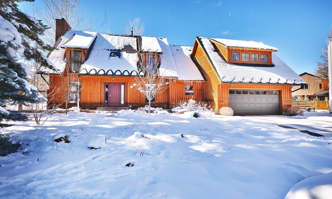 Park Meadows House | CENTRAL LOCATION: Beautiful Four Bedroom 3.5 Bath Home