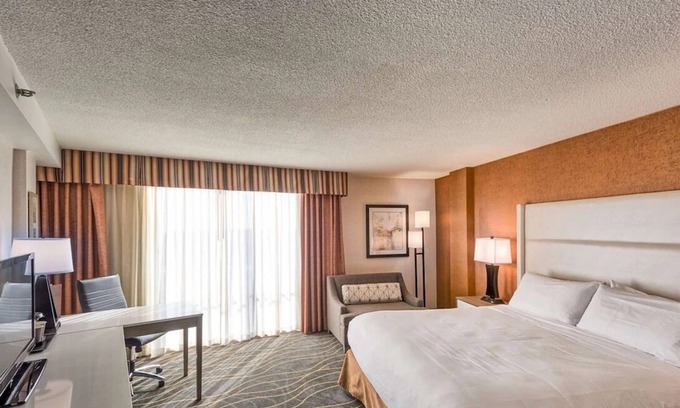 South Portland Hotel | Central Location: Free Airport Shuttle and Free Parking | Indoor Swimming Pool