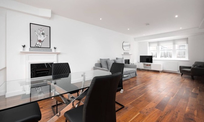 Castle Baynard Apartment | Central London 3 Bed Flat (FS4)