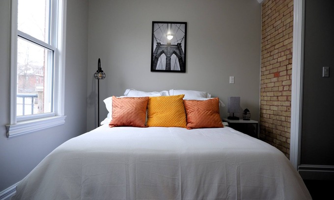 North London House | Central London - Clean, Modern & Comfortable. Downtown w/Free Parking & Wi-Fi