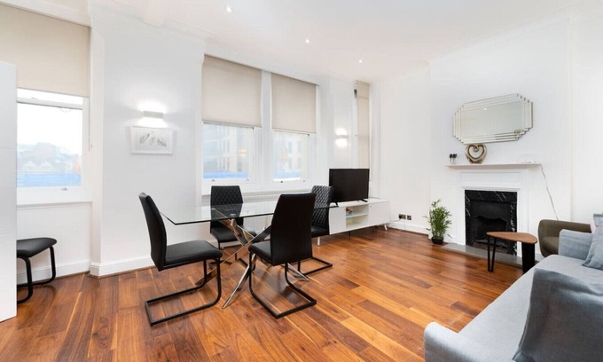 Castle Baynard Apartment | Central London Flat (FS1)
