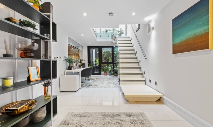 Haverstock House | Central London Primrose Spacious 5* Maisonette 3BR/3BA Townhouse