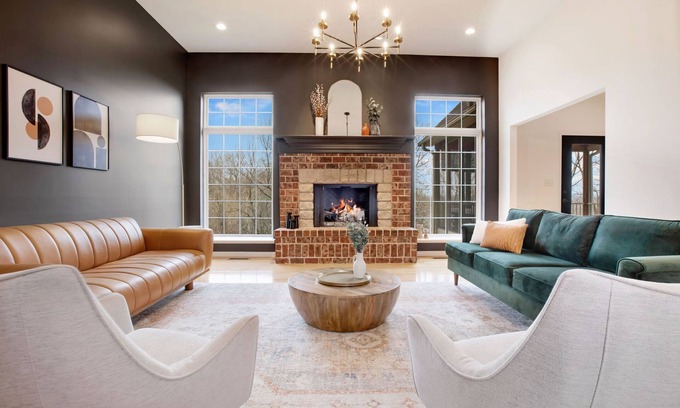 Augusta House | Central Luxe 5br Home - Hot Tub & Views - 🥂 🍷n