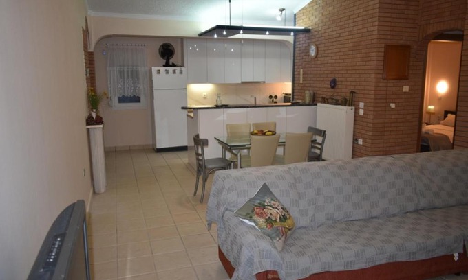 Paralia Ofryniou Apartment | Central Luxury Apartment next to the Beach