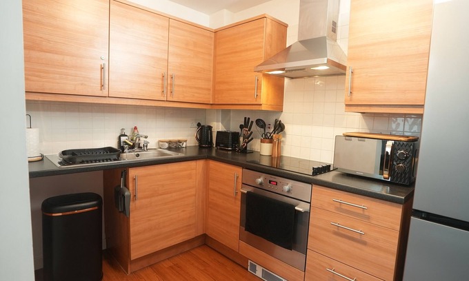Central Milton Keynes Apartment | Central M K 1-bedroom Apartment, Sleeps 4, Parking