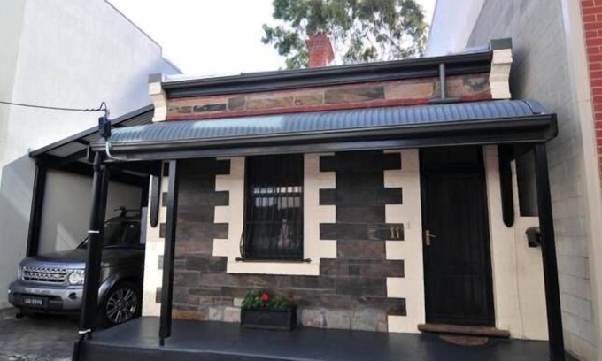 Adelaide Central Business District House | Central Market Cottage: an urban retreat for you and your Pets