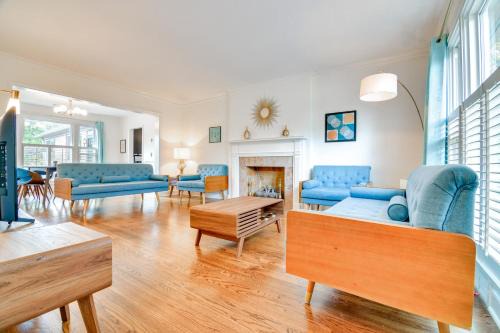 East Memphis House | Central Memphis Home MCM Decor, Walk to Midtown!