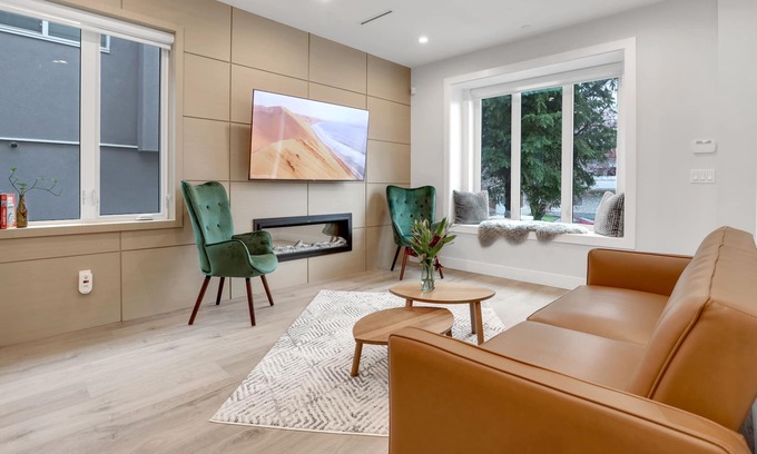Renfrew-Collingwood House | Central Modern House with Downtown/Highway Access