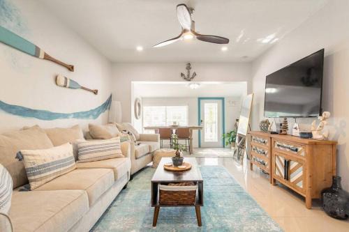 Central Fort Lauderdale House | Central Nautical Themed 4 bed 2 bath Home