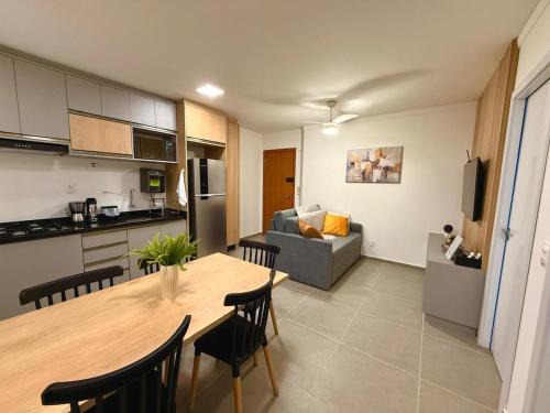 Centro Apartment | Central novo, andar alto-2quartos com Ar-Cond Q e F