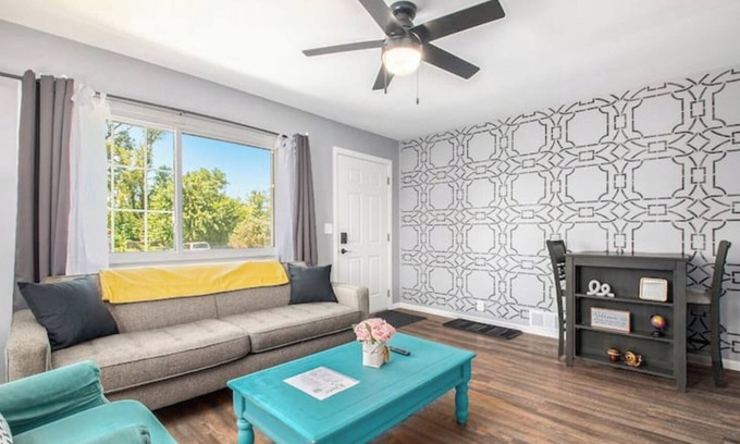 Omaha House | Central Omaha Home- perfect for business travelers