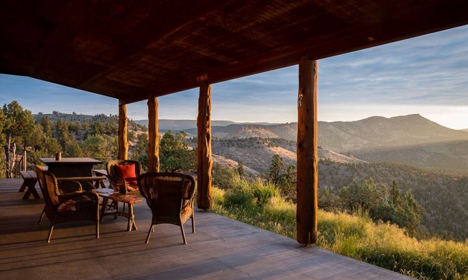 Prineville Cabin | Central Oregon Getaway! Incredible Lake and Mountain views! Dark Sky Area!