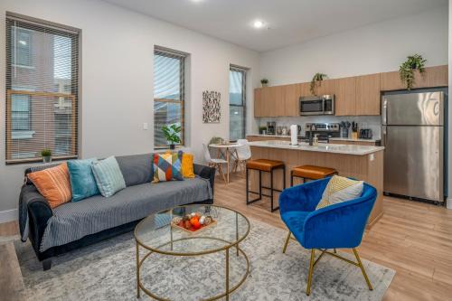 Over-the-Rhine Apartment | Central Over-the-Rhine, 3 Lux Queen Beds, Steps to TQL, Findlay Market & Light Rail, Fast Wifi, Sleeps 7ppl
