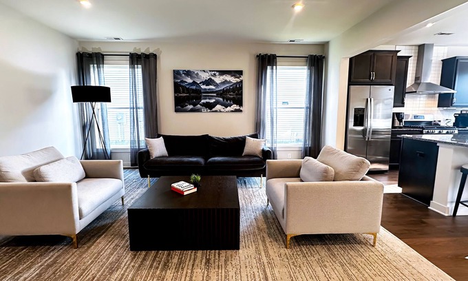 Owensboro House | Central Owensboro Luxury 4BR Retreat — King Beds, Workspaces & 2 Living Areas
