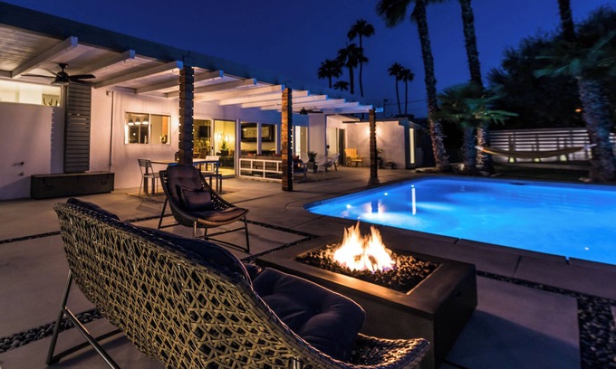 Sunmor House | Central Palm Springs/Pool/Park-Resort like setting/4 bedrooms/3 baths/Fire-Pit