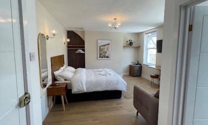 The Lane Apartment | Central Peckham Studio Retreat