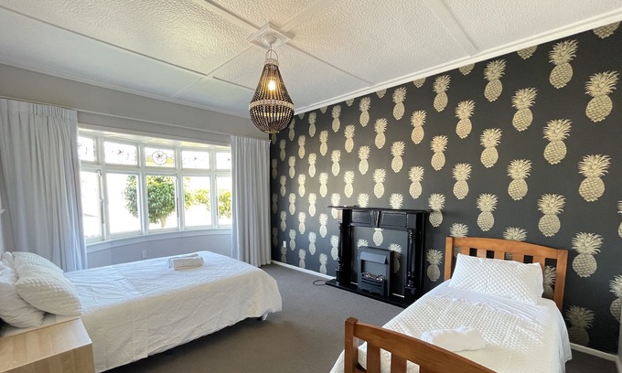 Petone House | Central Petone, 5 minutes walk to the beach