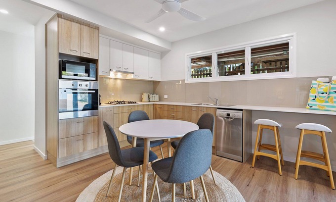 Point Lookout Apartment | Central Point Lookout within walking distance of beaches, shops, hotel.