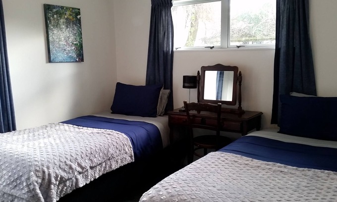Auckland House | Central - Private and Quiet Twin Room Unit