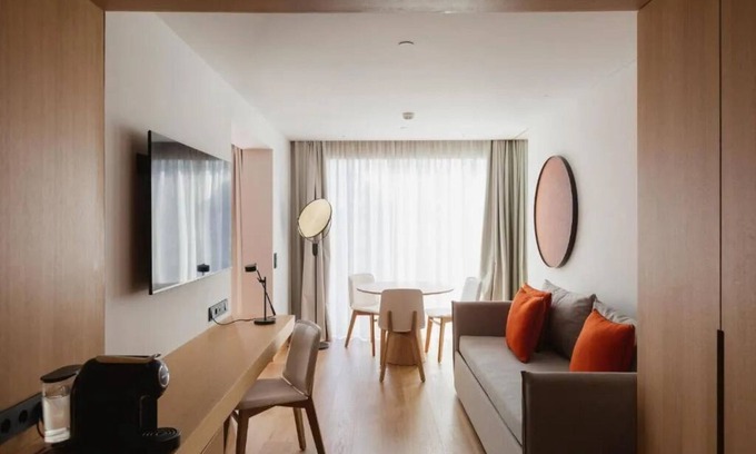 Sao Jorge de Arroios Hotel | Central Retreat with Rooftop Swims and an Exclusive Light Display