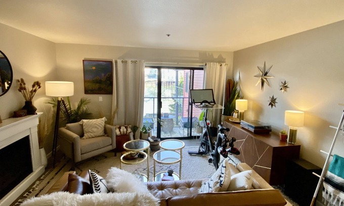 Northwest Portland Condo | Central Riverfront 1 bedroom condo with a view!