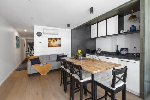 Abbotsford Apartment | Central Simplicity - Modern Inner-city Living