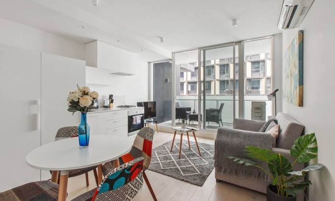 South Yarra Apartment | Central South Yarra Comfort with Balcony
