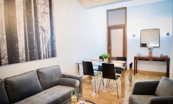 Moncloa - Arguelles Apartment | ★Central & Spacious Apartment★Family, Friends & Couples 3BD