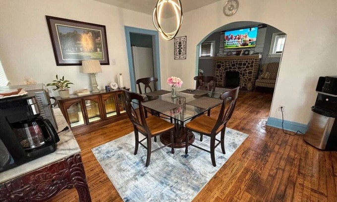 Akron House | Central Specious 3B 1.5B Blossom 6 miles Towpath 1