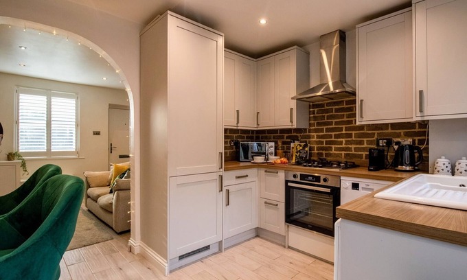 St Albans Cottage | Central St Albans Cottage Stay